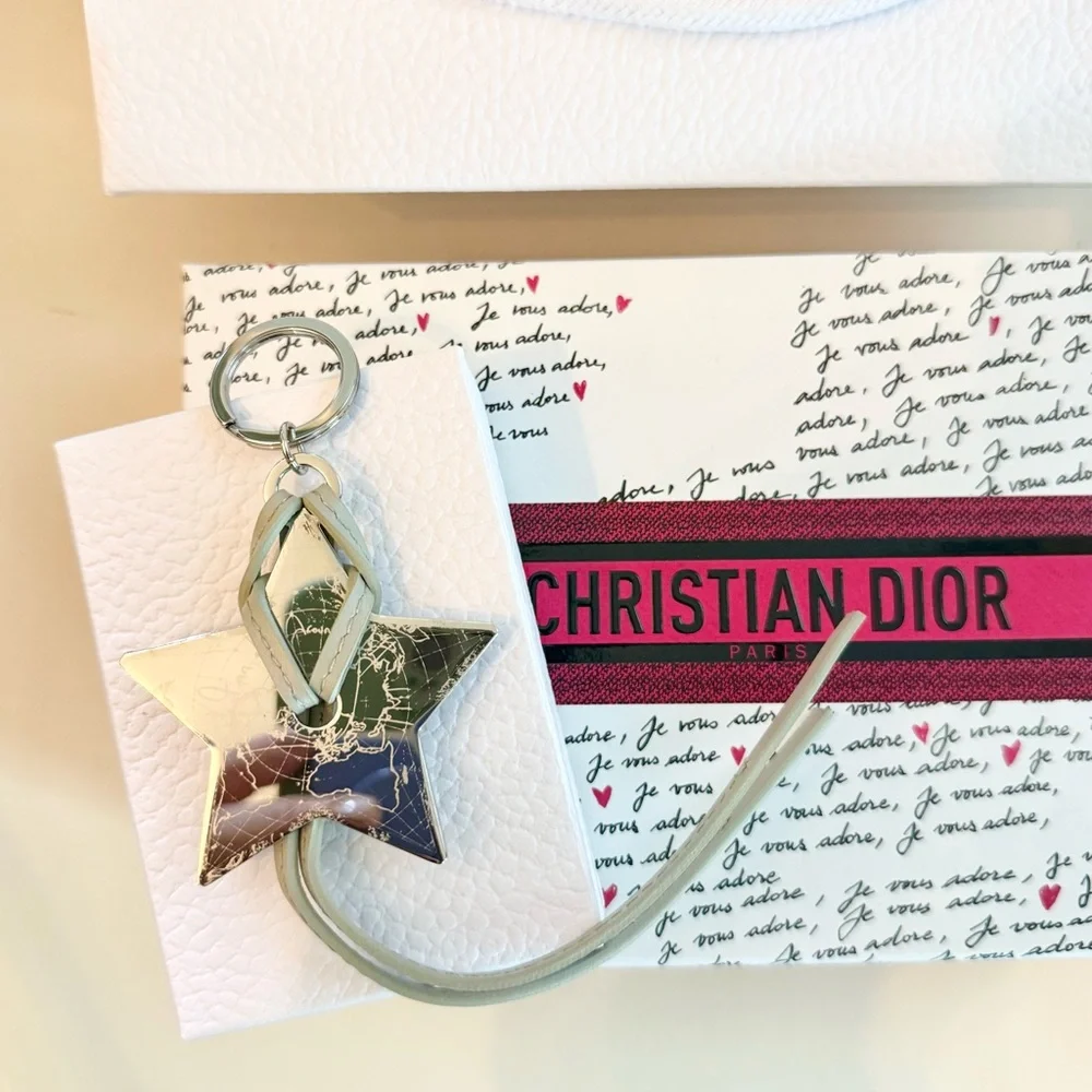 Dior Metallic Star Keychain, Valentine’s edition box and Dior shopping bag. - Picture 2 of 2